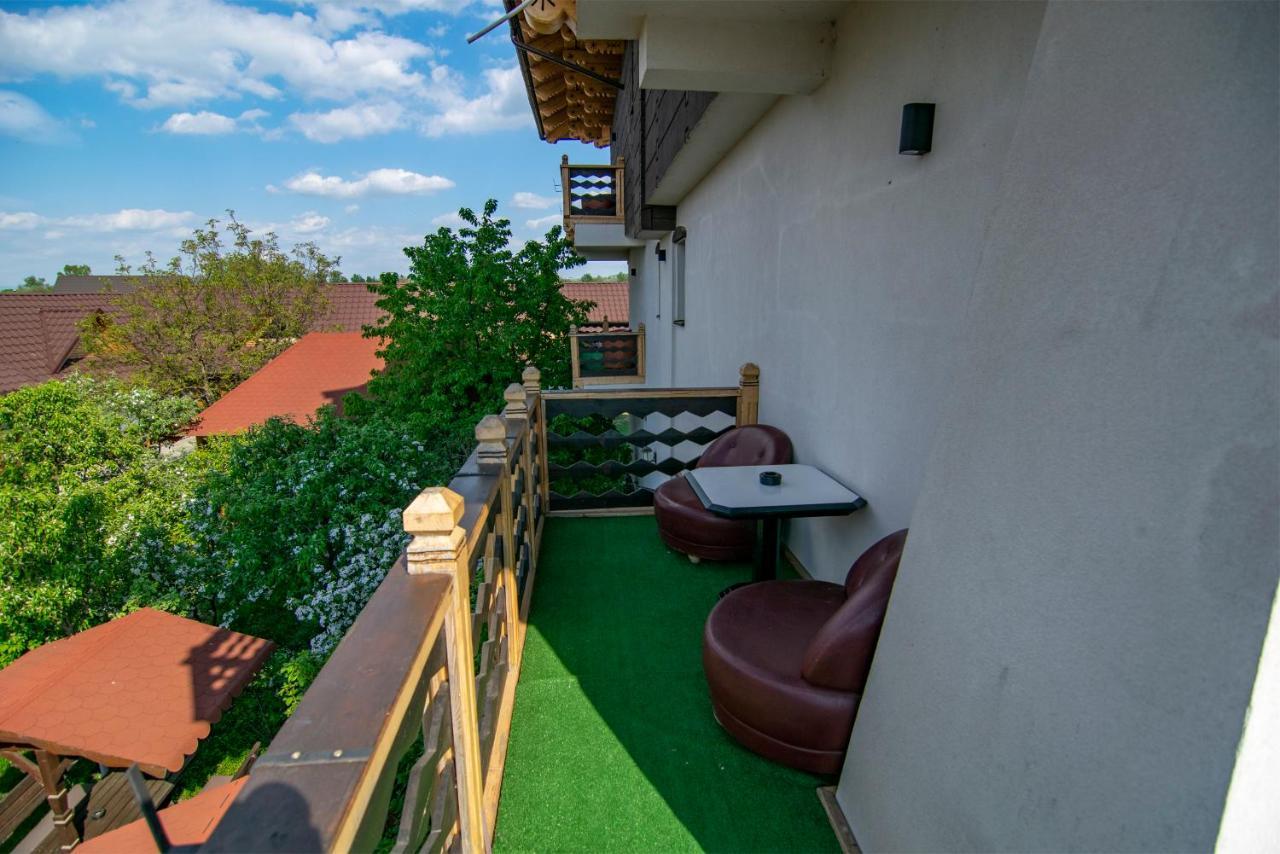 La Conacul Vesel Hotel Sapinta Exterior photo